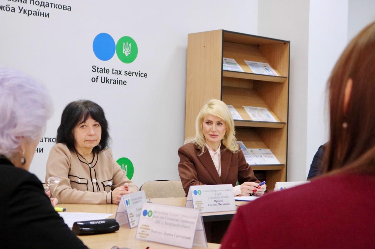 Дроблення бізнесу та рівні умови оподаткування обговорили на засіданні Громадської ради при податковій службі Запорізької області. Фото № 4/3