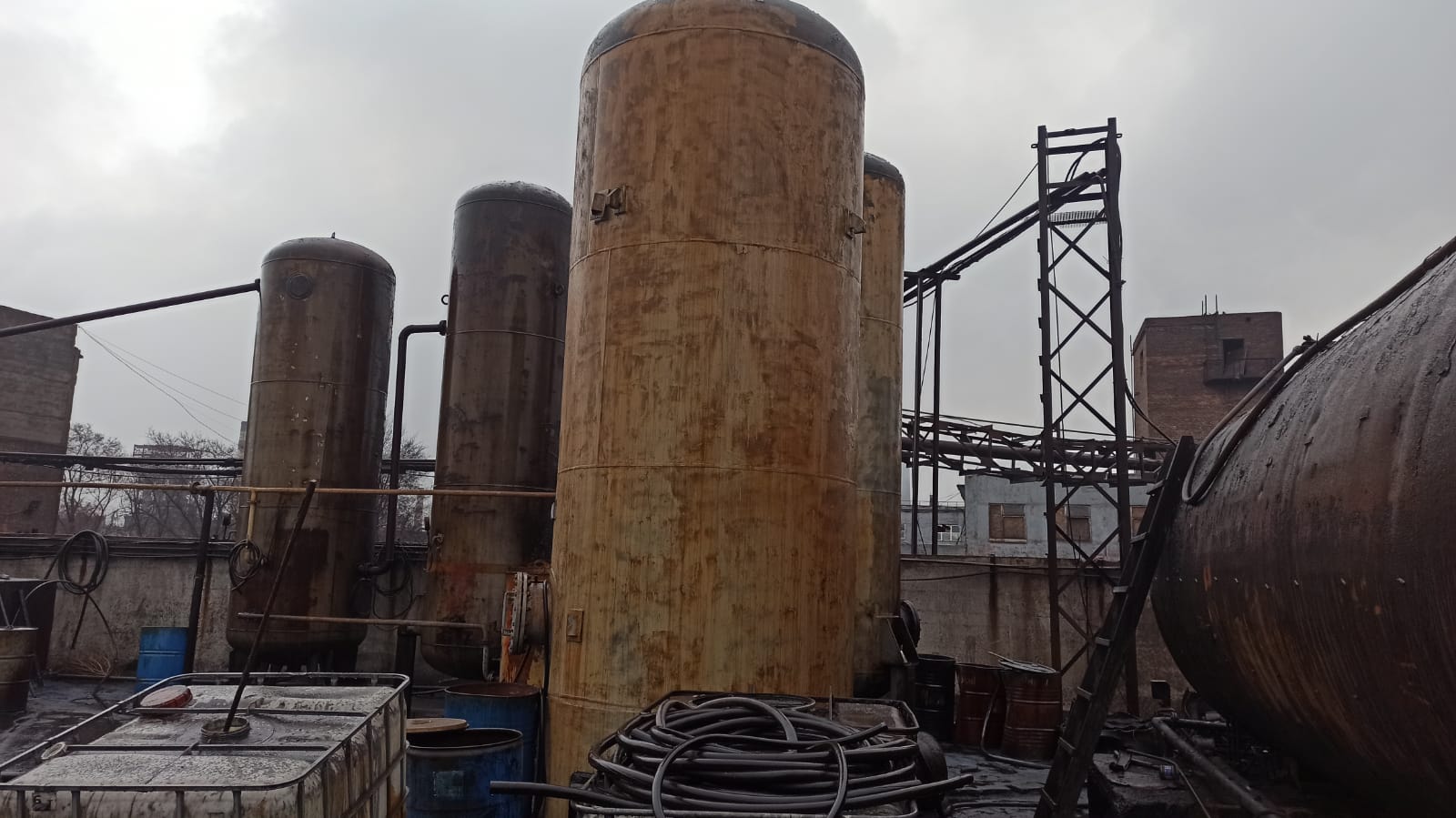 Нелегальне виробництво пального викрили на Запоріжжі: порушнику загрожує понад 7 мільйонів штрафу. Фото № 1/0