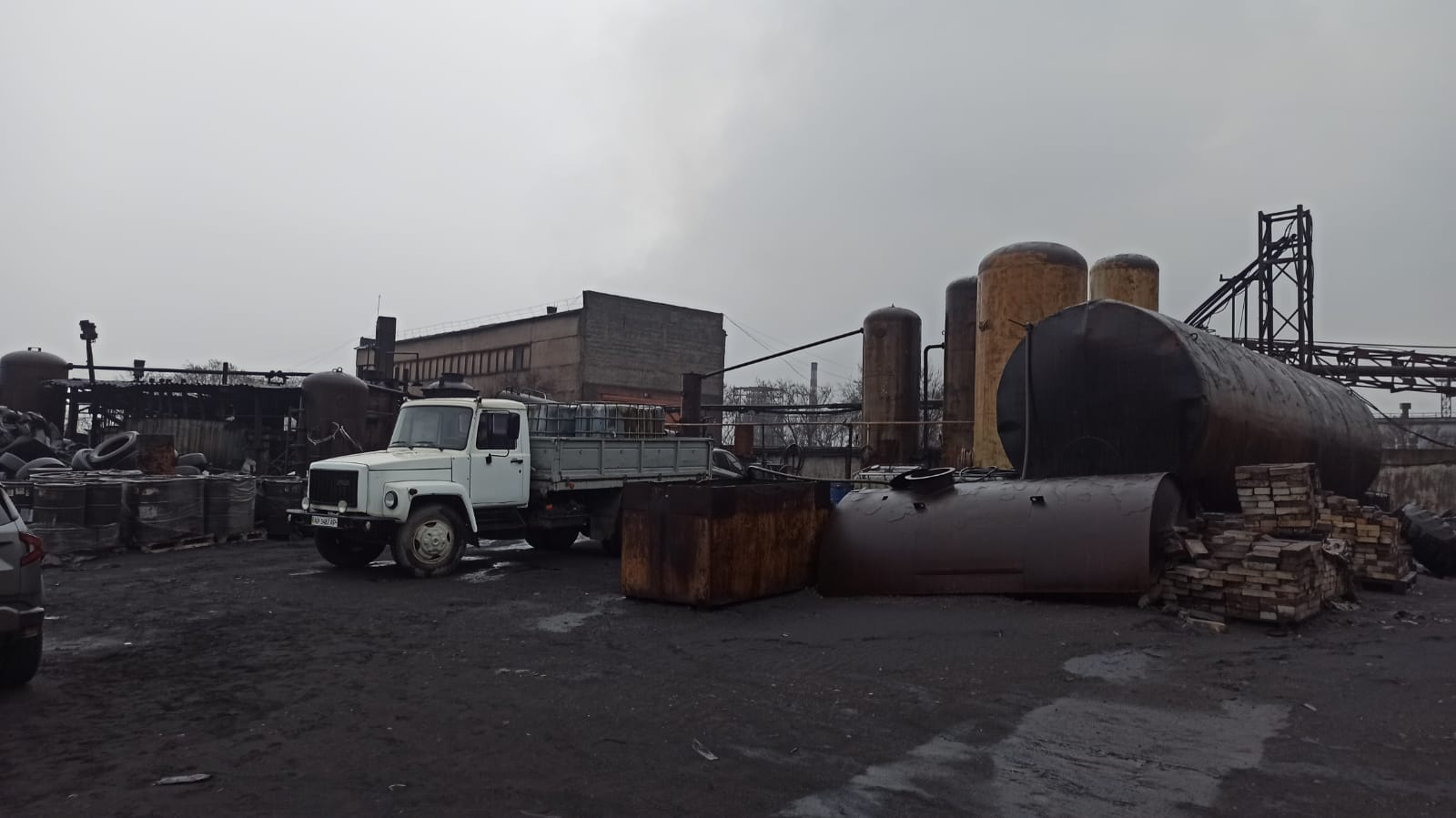Нелегальне виробництво пального викрили на Запоріжжі: порушнику загрожує понад 7 мільйонів штрафу. Фото № 2/1