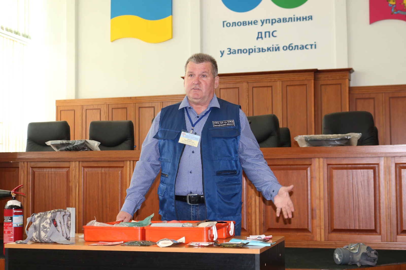 «Діяти, а не панікувати»: податківці Запоріжжя пройшли тренінг з пожежної безпеки та домедичної допомоги. Фото № 3/2