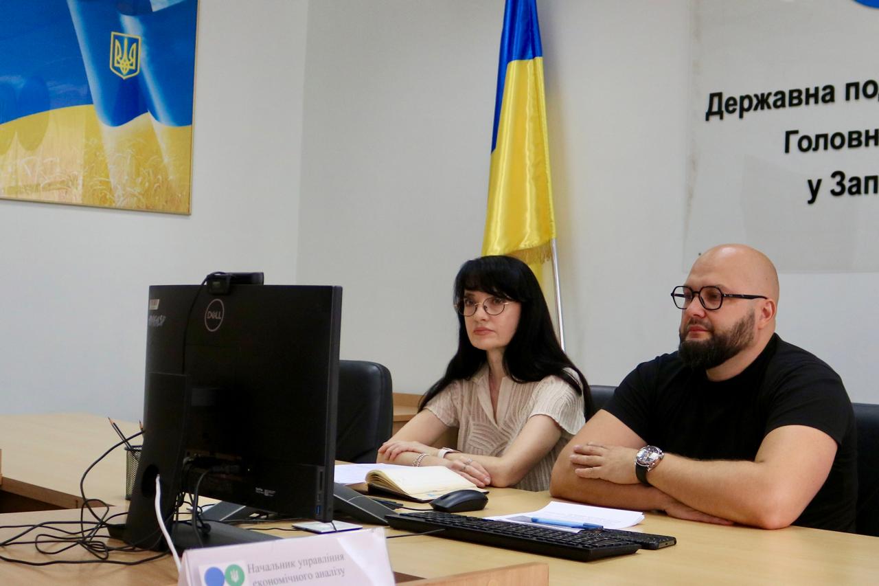 Податкова служба Запорізької області продовжує онлайн-консультації для бізнесу: у фокусі – працевлаштування, РРО та зміни законодавства. Фото № 2/1